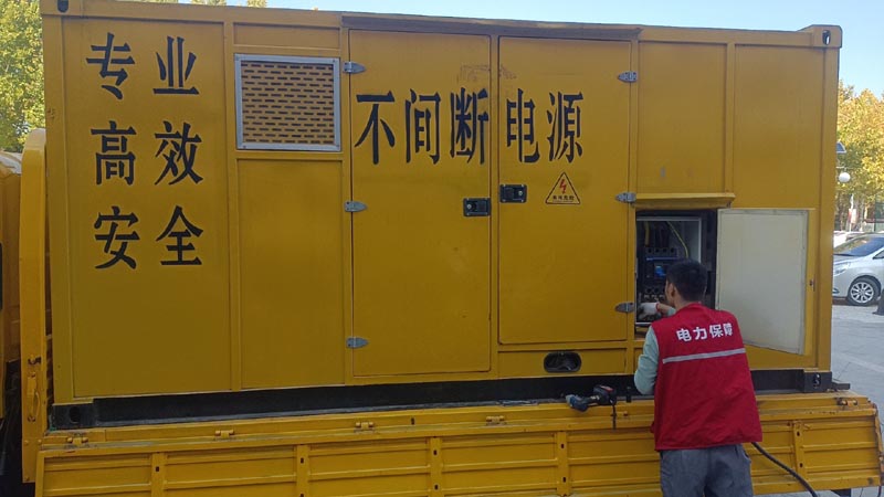 巴宜柴油发电机组和UPS电源配合使用时，如何避免切换过程中的电力中断？
